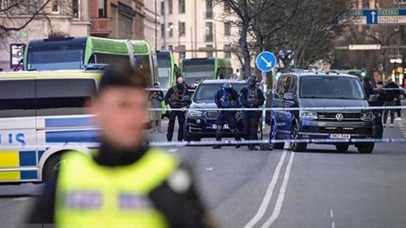 Cảnh sát Thụy Điển phong tỏa hiện trường một vụ tấn công tại Vasteras