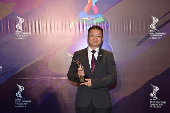 Đại diện Vietjet nhận giải "Nơi làm việc tốt nhất châu Á 2019".