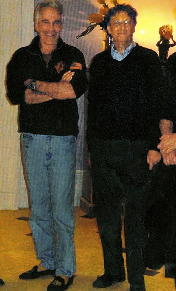 Bill Gates và Jeffrey Epstein tại nhà Epstein vào năm 2013. 