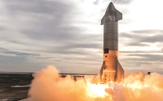 Ngày 5-5-2021 một phiên bản nguyên mẫu tên lửa Starship của SpaceX đã bay 10 km trên bầu trời Boca Chica tại bang Texas, Mỹ. Ảnh: TL