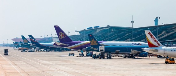 Sau Tân Sơn Nhất, Nội Bài cũng tạm dừng đón các chuyến bay quốc tế chở khách nhập cảnh, để chống dịch. 