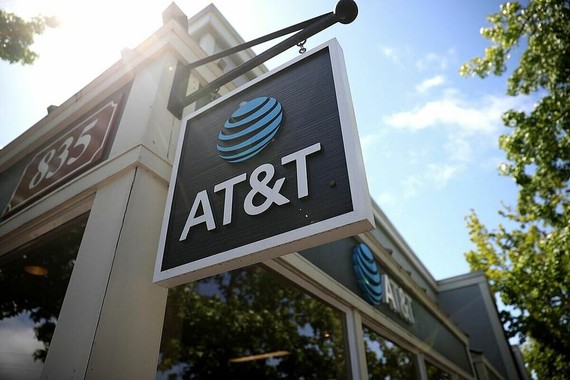 Giám đốc tài chính của AT&T, Verizon và các công ty khác cho biết họ đang giữ lượng tiền mặt khá lớn dù nó không kiếm được nhiều lãi. Ảnh: JUSTIN SULLIVAN.