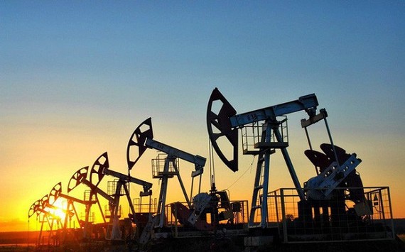 Giá dầu ngày 17-6 bất ngờ quay đầu giảm mạnh sau 5 phiên tăng liên tiếp.