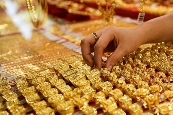 Vì sao giá vàng SJC cao hơn thế giới gần 8 triệu đồng/lượng?