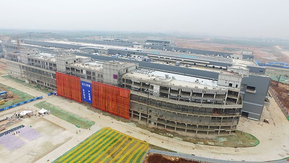 Yangtze Memory Technologies' sprawling Wuhan campus, pictured under construction. (Photo courtesy of Tsinghua Unigroup)