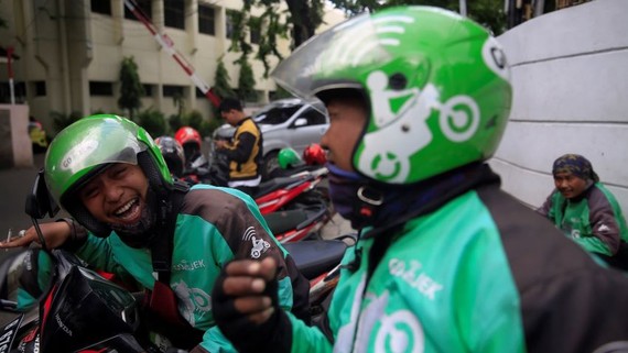 Gojek drivers in Jakarta: The Indonesia startup created a $6.38 million relief fund for its drivers.   © Reuters