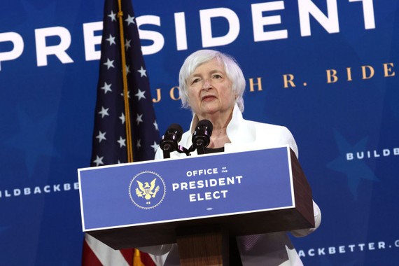 Janet Yellen, người được Biden đề cử làm Bộ trưởng Ngân khố trong chính quyền dự kiến, phát biểu trong buổi lễ công bố thành viên nội các chính phủ dự kiến vào ngày 1/12. Nguồn ảnh: Alex Wong/WSJ