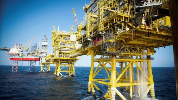 Các giàn khoan dầu Total Culzean ở Biển Bắc. Giá dầu thô Brent chuẩn ở mức cao nhất kể từ tháng 3 © AFP qua Getty Images