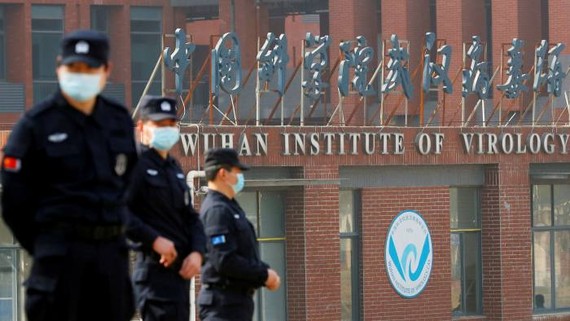 Security personnel outside the Wuhan Institute of Virology during a visit by the World Health Organisation in February. US intelligence officials are investigating whether the facility could have played a role in the origins of Covid-19. © Thomas Peter/RE