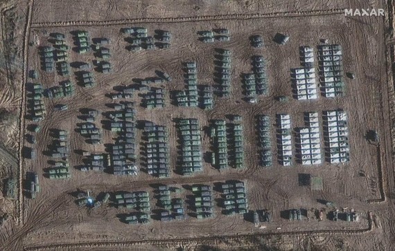 Hình ảnh vệ tinh chụp ngày 1/11 cho thấy một khu vực quân sự lớn của Nga được xây dựng gần biên giới với Ukraine. Ảnh: Maxar Technologies