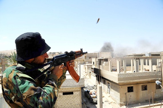 Binh sĩ Syria chiến đấu tại TP Al-Sukhnah, Syria 