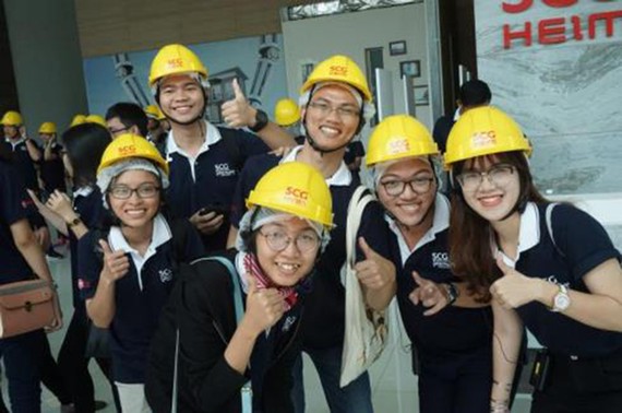 Sinh viên Việt Nam trong chuyến thực tập tại Thái Lan