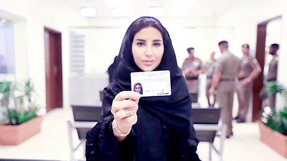 Phụ nữ Arab Saudi được cấp bằng lái xe 
