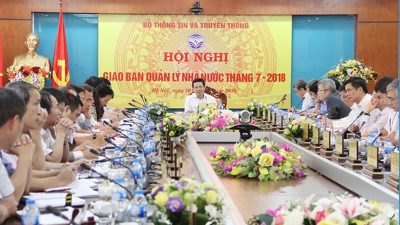 Quyền Bộ trưởng Nguyễn Mạnh Hùng phát biểu chỉ đạo Hội nghị. Ảnh: mic.gov.vn