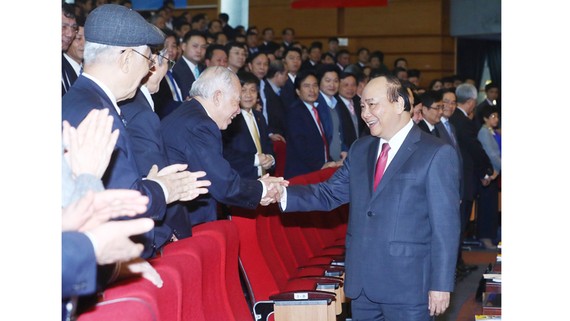 Thủ tướng Nguyễn Xuân Phúc và các đại biểu tham dự hội nghị    Ảnh: TTXVN