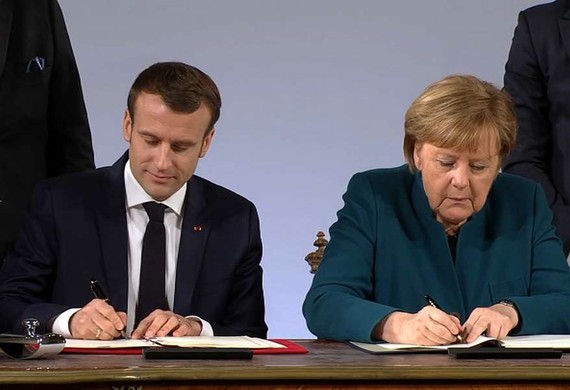 Thủ tướng Đức Merkel và Tổng thống Pháp Macron ký Hiệp ước Aachen. Nguồn: BFMTV.COM 