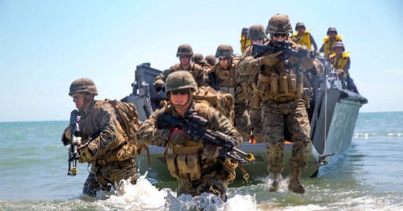 Lính thủy đánh bộ Mỹ tập trận trên bãi biển gần Mykolayivka, Ukraine năm 2017. Ảnh minh họa: Marine Corps