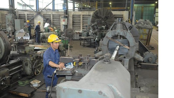 Chế tạo sản phẩm cơ khí tại Công ty Imeco Ảnh: CAO THĂNG