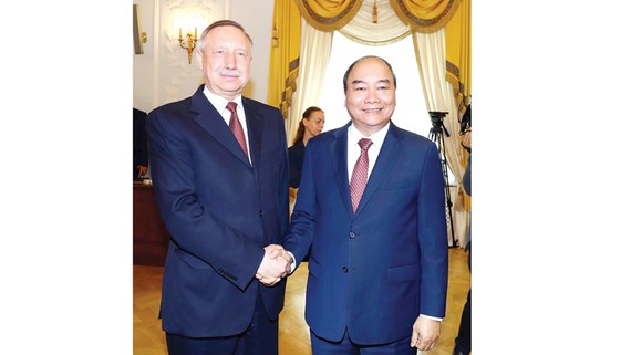 Thủ tướng Nguyễn Xuân Phúc gặp Quyền Thống đốc Saint Petersburg  Ảnh: TTXVN