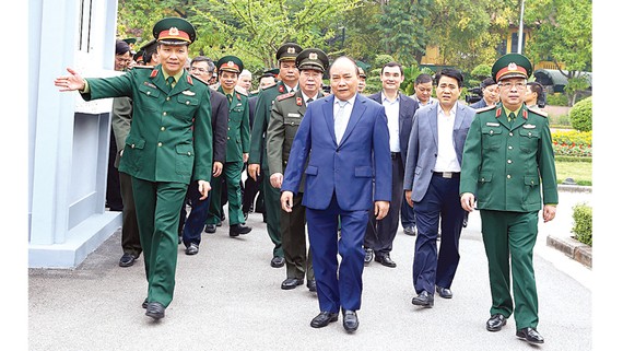 Thủ tướng Nguyễn Xuân Phúc đi kiểm tra công tác tu bổ định kỳ Lăng Chủ tịch Hồ Chí Minh