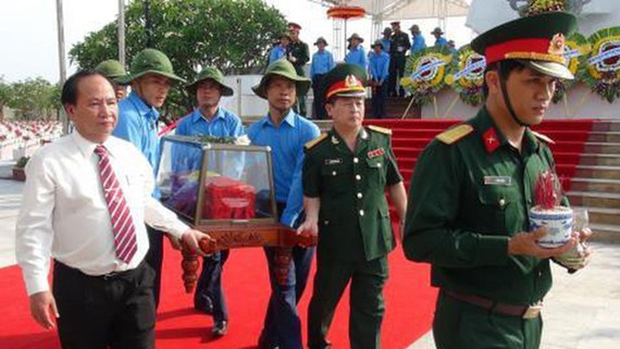 An táng 18 hài cốt liệt sĩ quân tình nguyện Việt Nam hy sinh tại Lào