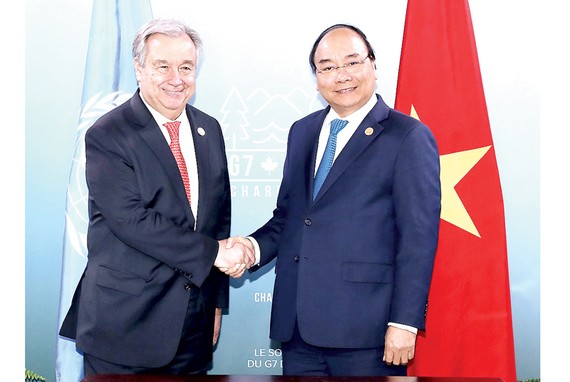 Thủ tướng Nguyễn Xuân Phúc gặp Tổng Thư ký Liên hiệp quốc António Guterres. Ảnh: TTXVN
