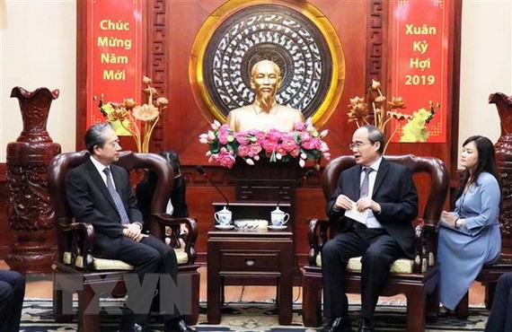 Đồng chí Nguyễn Thiện Nhân - Bí thư Thành ủy TPHCM tiếp ông Hùng Ba, tân Đại sứ Trung Quốc tại Việt Nam. Ảnh: TTXVN
