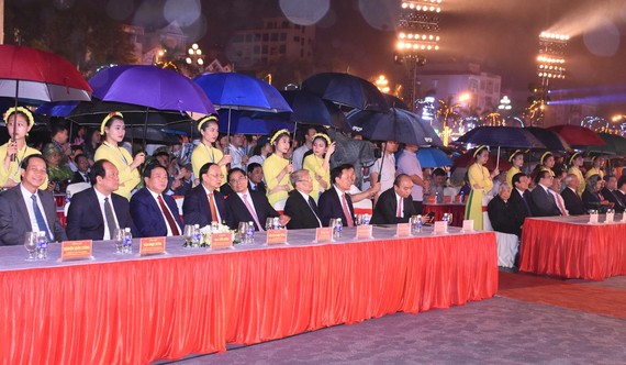 Thủ tướng Chính phủ Nguyễn Xuân Phúc và các đồng chí lãnh đạo, nguyên lãnh đạo Đảng, Nhà nước về tham dự Lễ kỷ niệm