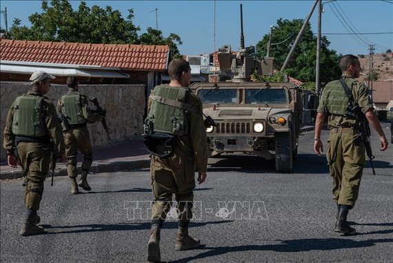Binh sĩ Israel tuần tra tại thị trấn miền Bắc Avivim, giáp giới với Liban ngày 27-8-2019. Ảnh: THX/TTXVN