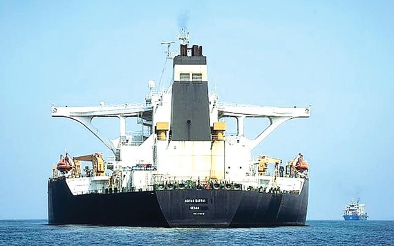 Ngoại trưởng Mỹ khẳng định tàu chở dầu Adrian Darya 1 của Iran đã đi về hướng Syria. Ảnh: AP