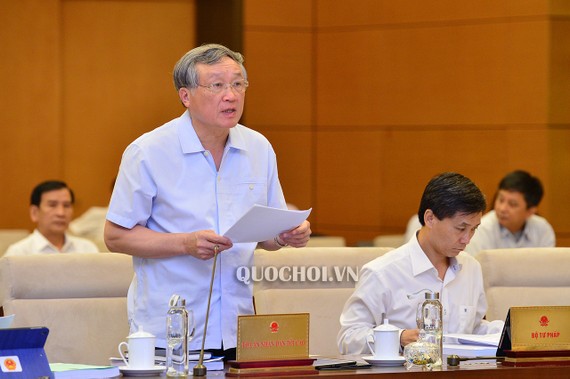 Chánh án Tòa án nhân dân tối cao Nguyễn Hòa Bình giải trình làm rõ vấn đề Ủy ban Thường vụ Quốc hội quan tâm. Ảnh: Quochoi