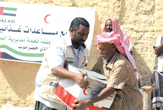 Hàng viện trợ của UAE đến với người dân Yemen. Ảnh: Gulf News