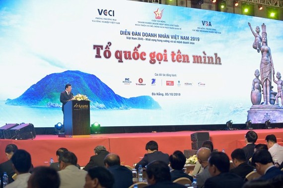 Phó Thủ tướng Trịnh Đình Dũng phát biểu tại Diễn đàn Doanh nhân Việt Nam 2019. Ảnh: VGP