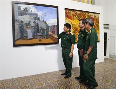 Tác phẩm “Bảo đảm khí tài” – Sơn dầu của họa sỹ Nguyễn Phú Hậu. Ảnh: QK7 Online