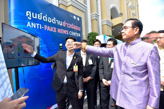 Thủ tướng Thái Lan Prayuth Chan-ocha dự lễ khai trương trung tâm chống tin giả ở Bangkok ngày 29-10