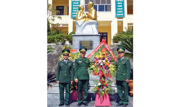 Quang cảnh lễ khánh thành tượng đài “Bác Hồ với chiến sĩ biên phòng”