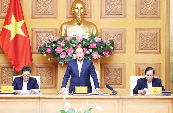 Thủ tướng Nguyễn Xuân Phúc phát biểu tại cuộc họp của Ban Chỉ đạo Trung ương về cải cách chính sách tiền lương, bảo hiểm xã hội và ưu đãi người có công. Ảnh: TTXVN