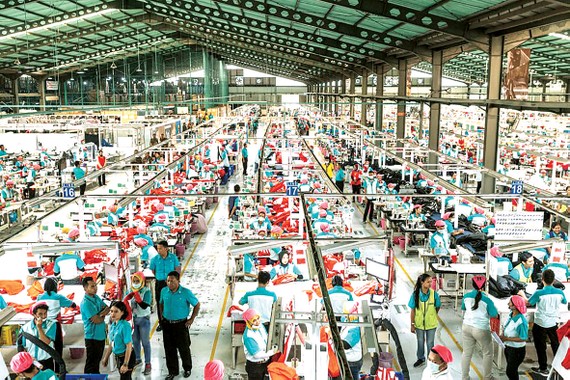 Một nhà máy dệt may tại Solo, Trung Java, Indonesia 