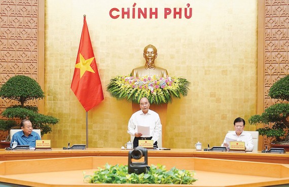 Thủ tướng Nguyễn Xuân Phúc phát biểu tại phiên họp chuyên đề xây dựng pháp luật. Ảnh: VIẾT CHUNG