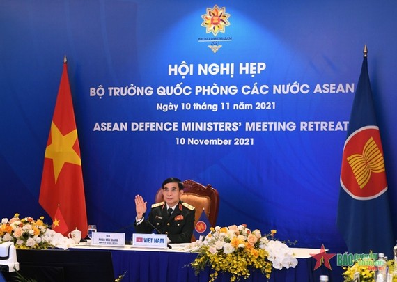 Bộ trưởng Phan Văn Giang tham dự lễ khai mạc Hội nghị ADMM Hẹp. Ảnh: QĐND