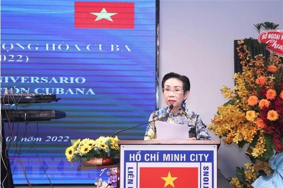 Bà Trương Thị Hiền, Chủ tịch Hội hữu nghị Việt Nam-Cuba TPHCM phát biểu tại buổi gặp mặt. Ảnh: TTXVN