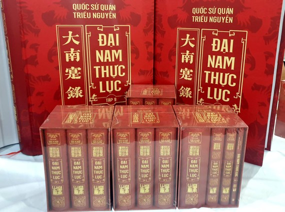 Viện Sử học phối hợp NXB Hà Nội và Công ty cổ phần Tri thức Văn hóa sách Việt Nam tổ chức ra mắt bộ sách lịch sử 10 tập