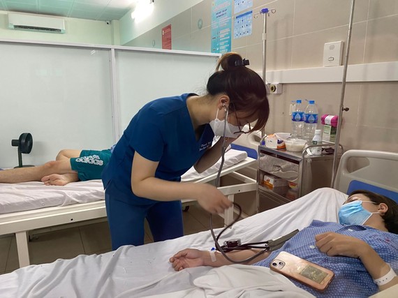 Chăm sóc bệnh nhân cúm A tại Bệnh viện Thanh Nhàn, TP Hà Nội