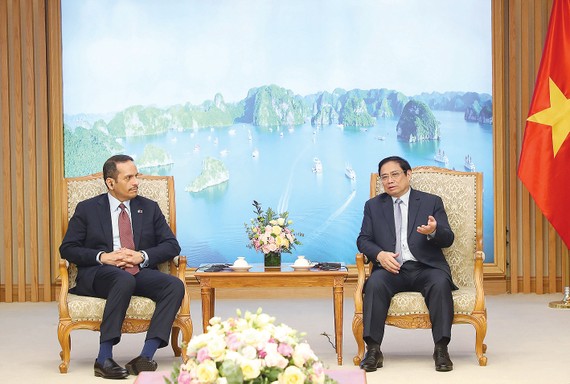 Thủ tướng Phạm Minh Chính tại buổi tiếp Bộ trưởng Bộ Ngoại giao Qatar Sheikh Mohammed bin Abdulrahman Al-Thani. Ảnh: QUANG PHÚC