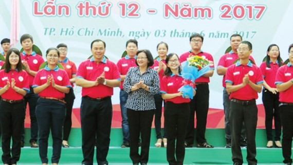 Head of the Department of Propaganda and Training of the HCMC Party Committee Than Thi Thu attened the launch of the campaign.