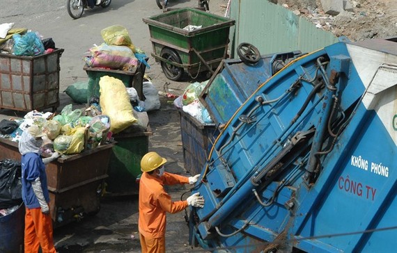 HCM City sanitation workers load waste onto trucks that will carry it to landfills. Three closed landfill sites are planned to become golf courses, parks, and trade centres. — VNA/VNS 