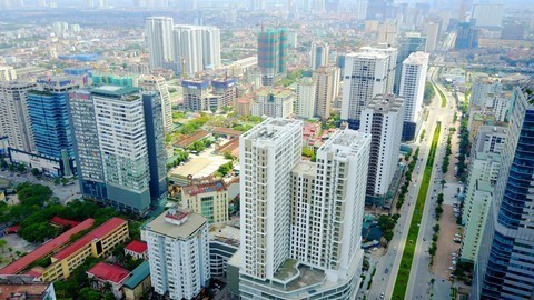 Việt Nam witnessed positive development in the real estate market in 2017 with increased transactions of apartments and reduction in real estate inventory. — Photo realtimes.vn