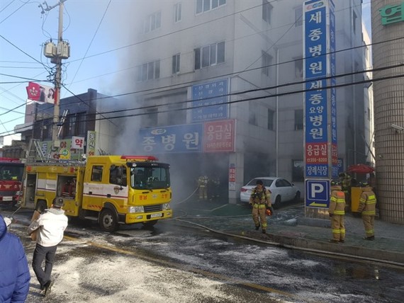 South Korean firemen extinguish a fire in South Korea’s southeastern Milyang city on Friday. — XINHUA/VNA Photo