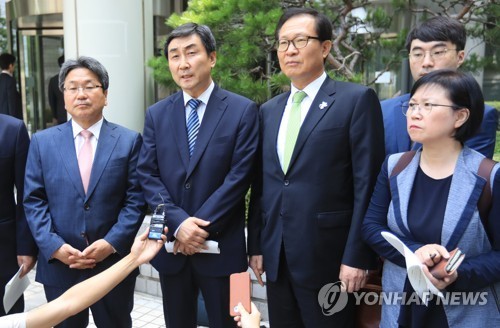 From L to R, incumbent and former lawmakers Kang Gi-jung, Lee Jong-kul, Moon Byeong-ho and Kim Hyun speak to reporters at the Seoul High Court on July 6, 2017, after they were found not guilty by the appellate court of suspected illegal confinement of a s