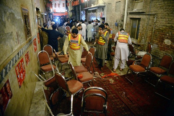 Suicide bombing kills 13 at NW Pakistan election rally 